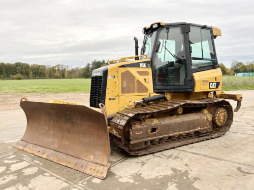 01 caterpillar d5k bm4807 01.jpeg