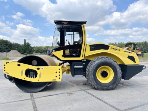 2835 01 bomag 213d 5 new 2022 01.jpeg